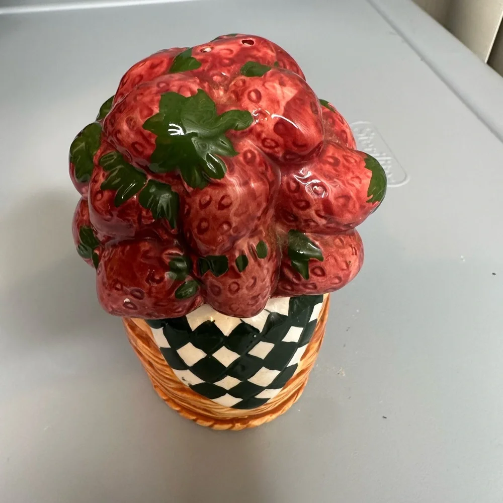 Basket of Berries Salt & Pepper Shaker Set Collectors